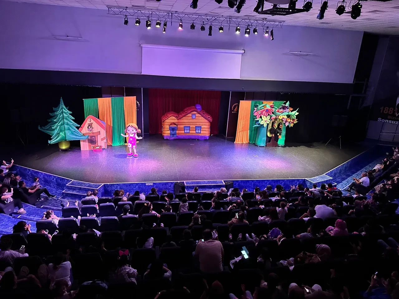 Niloya’dan İzmirli çocuklara eğlenceli macera