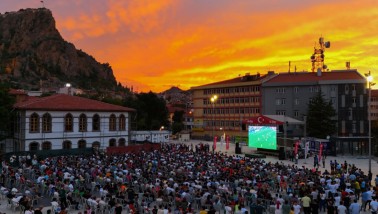 Türkiye Çekya maçı dev ekran İzmir'de nerede?