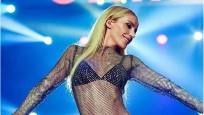 Gülşen'den sahneye damga vuran cesur kıyafet