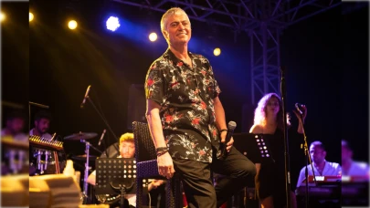 Duygular sahneye taşınıyor: Cengiz Kurtoğlu bu akşam Kartal’da