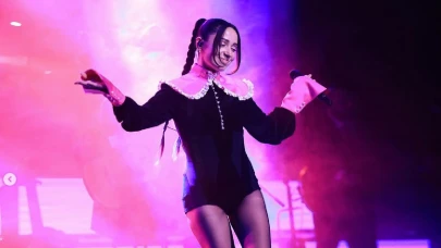 Zeynep Bastık’tan yaz gecesine müzik şöleni