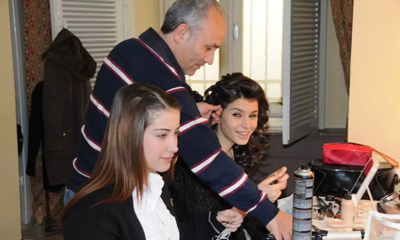 Hazal Kaya ve Beren Saat