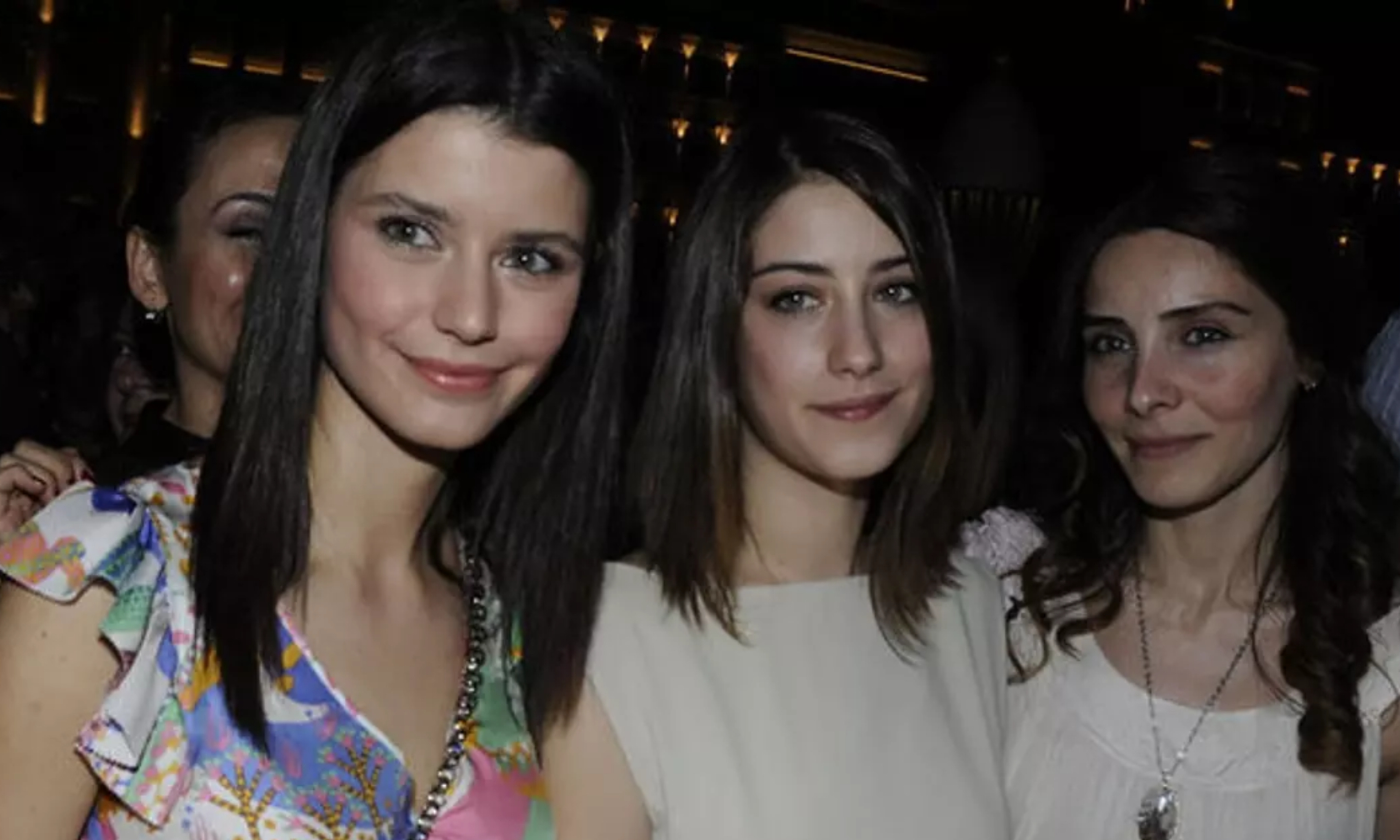 Hazal Kaya ve Beren Saat