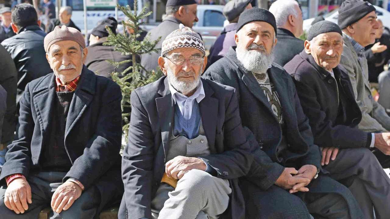 emekli-ucretlerindeki-acmaz-cozum-bekliyor-xrau