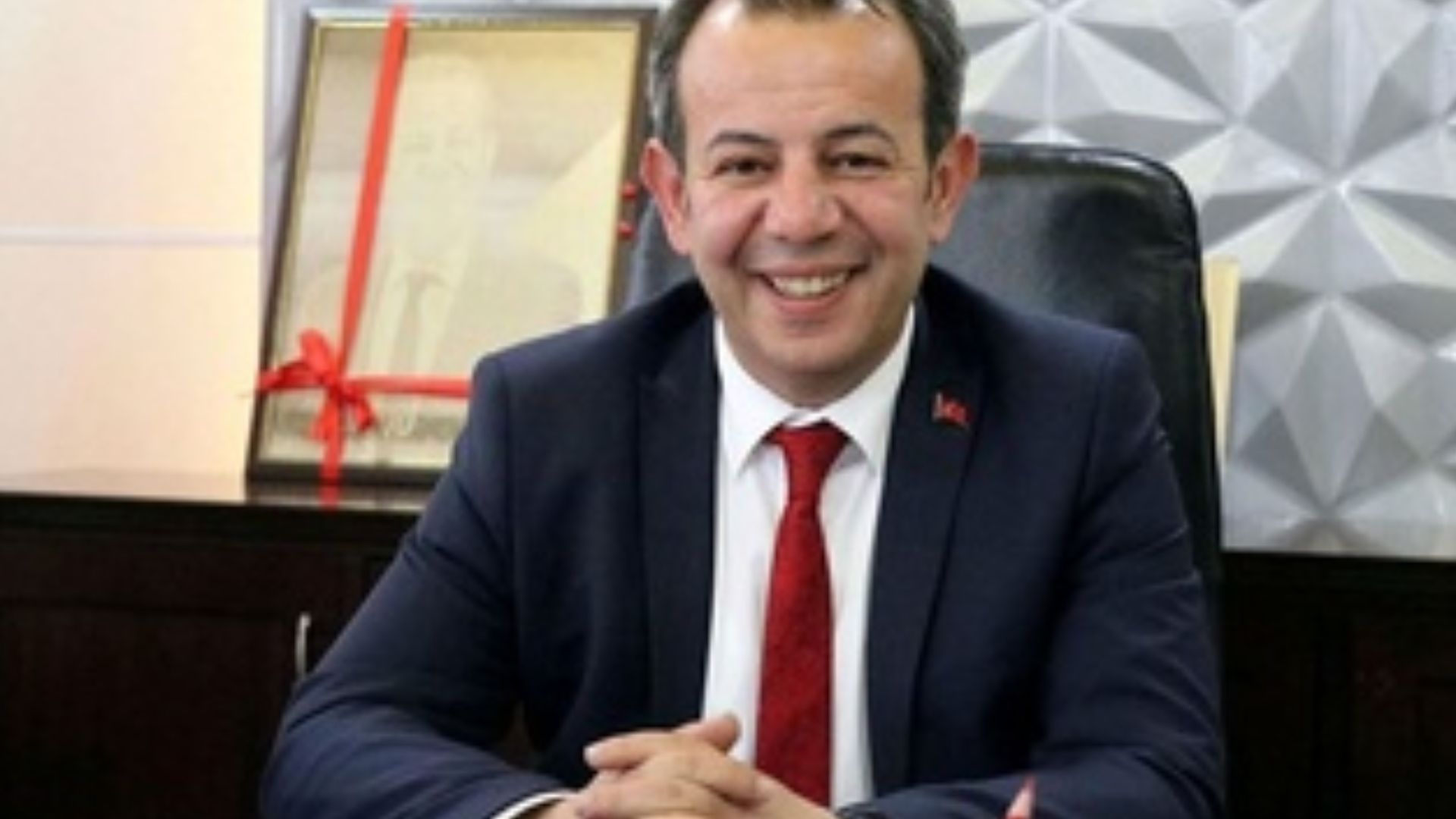 tanju özcan