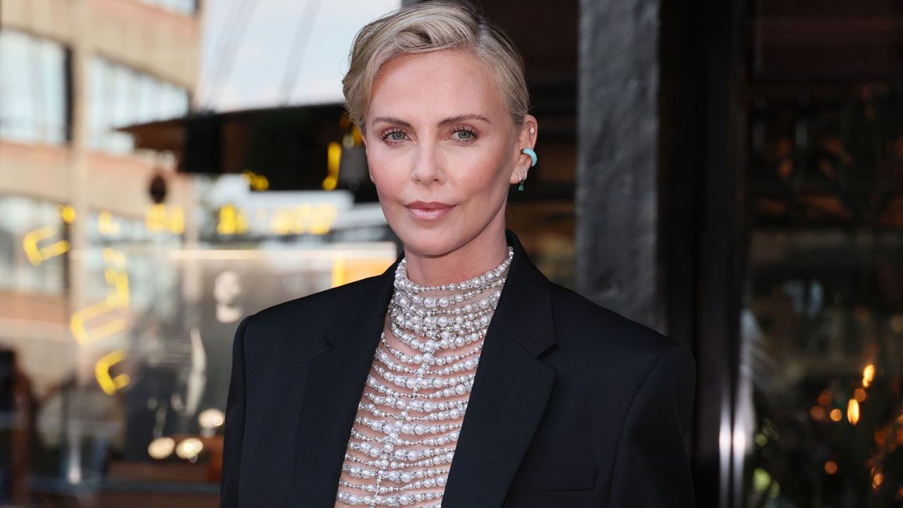 Charlize Theron’dan Şok Eden İtiraf: “Duş Almak Gereksiz!”